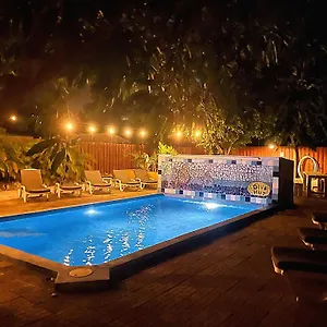 The Dive Hut - Boutique Hotel